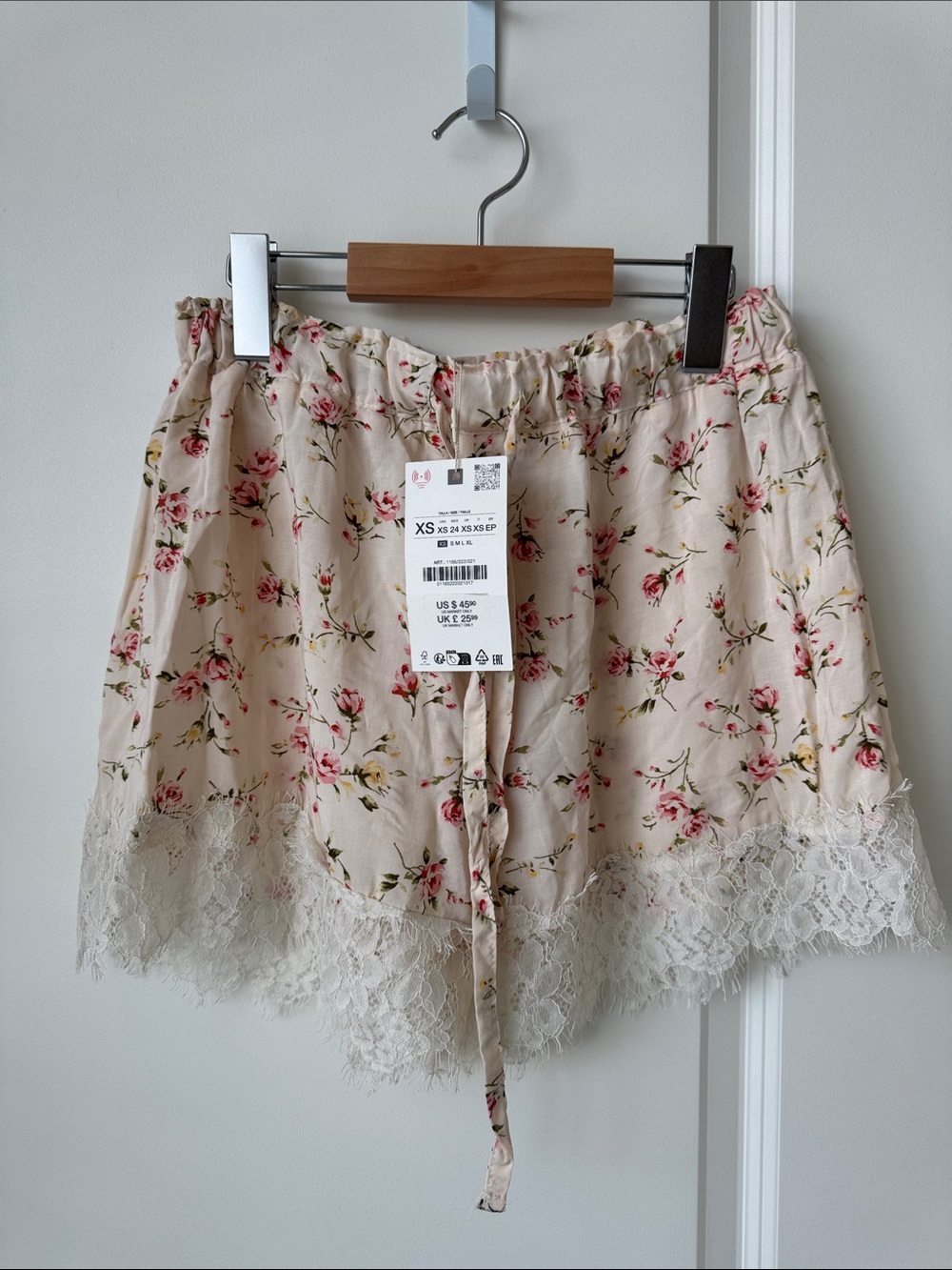 Zara Cream Floral Lace-Trim Sleep Shorts with Pink Roses